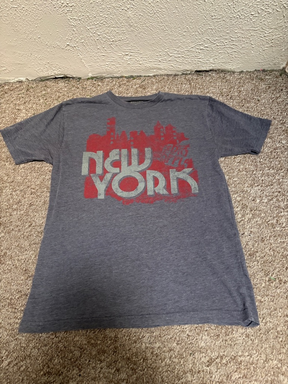 Sonoma Gray Tee with Red New York Graphic